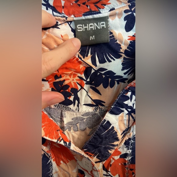 🌸 Shana Sleeveless Blouse 🌸 - Picture 3 of 4